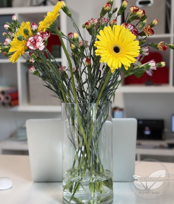 Large Basic Bouquet Vase. Flowers Ontario