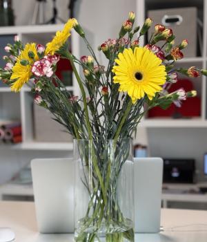 Large Basic Bouquet Vase. Fresh flower bouquets in Toronto