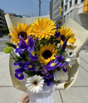 Sunny Breeze. Fresh flower bouquets in Toronto