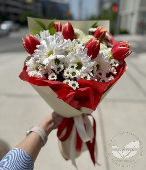 Red Delight. Flowers Ontario