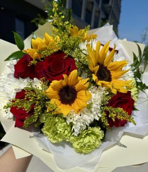 Golden Romance. Fresh flower bouquets in Toronto