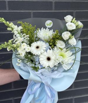 Snow Petal. Fresh flower bouquets in Toronto