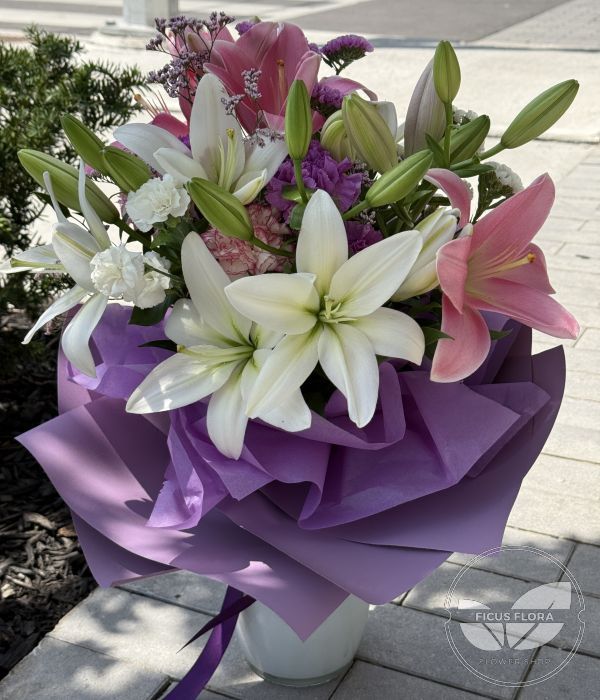 Lilies in Bloom. Flowers Ontario
