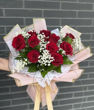 Classic Scarlet. Fresh flower bouquets in Toronto