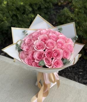 Luxurious Pink Roses Bouquet. Fresh flower bouquets in Toronto