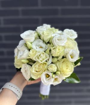 Elegant White Rose & Lisianthus Bridal Bouquet. Fresh flower bouquets in Toronto