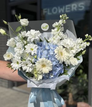 Blue & White Harmony. Fresh flower bouquets in Toronto