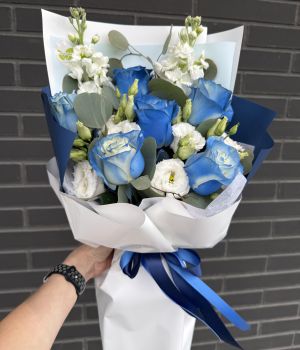 Blue and White Rose Bouquet Delivery Toronto | Ficus Flora. Fresh flower bouquets in Toronto