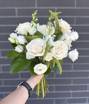 Creamy Garden Rose Bridal Bouquet | Classic Wedding Flowers Toronto. Fresh flower bouquets in Toronto