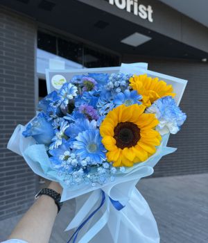 Starry Night Inspired Bouquet. Fresh flower bouquets at Ficus Flora flower shop in North York