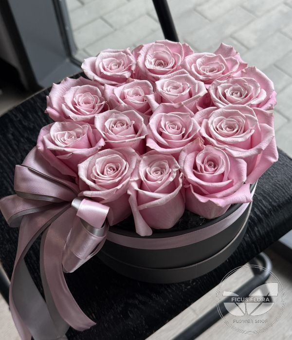 Soft Pink Roses Hat Box (14 Premium Roses)