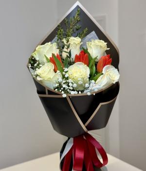 Simple Joi White. Fresh flower bouquets in Toronto