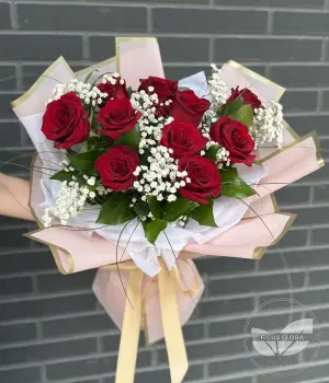 Classic Scarlet. Fresh flower bouquets in Toronto
