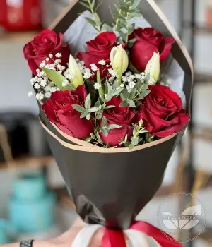 Simple Joy Red. Fresh flower bouquets in Toronto